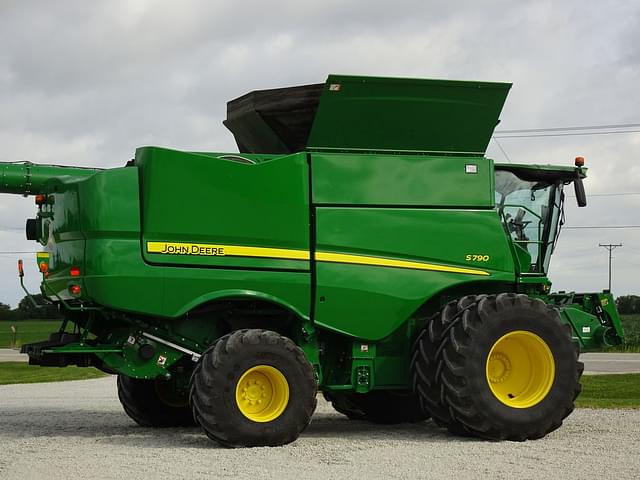 Image of John Deere S790 equipment image 2