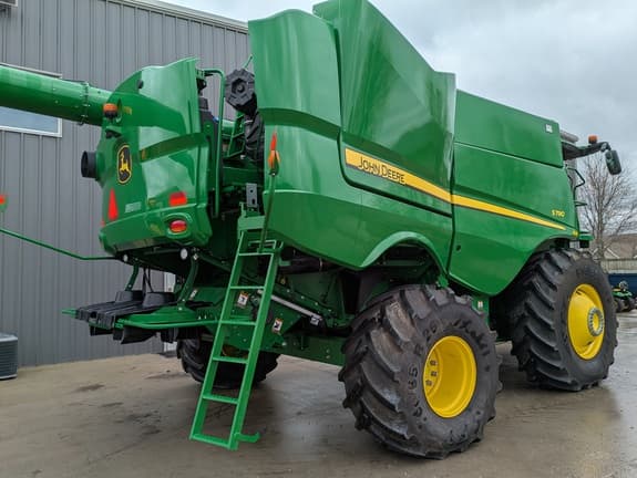 Image of John Deere S790 equipment image 2