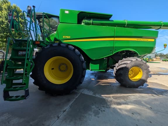 Image of John Deere S790 equipment image 4