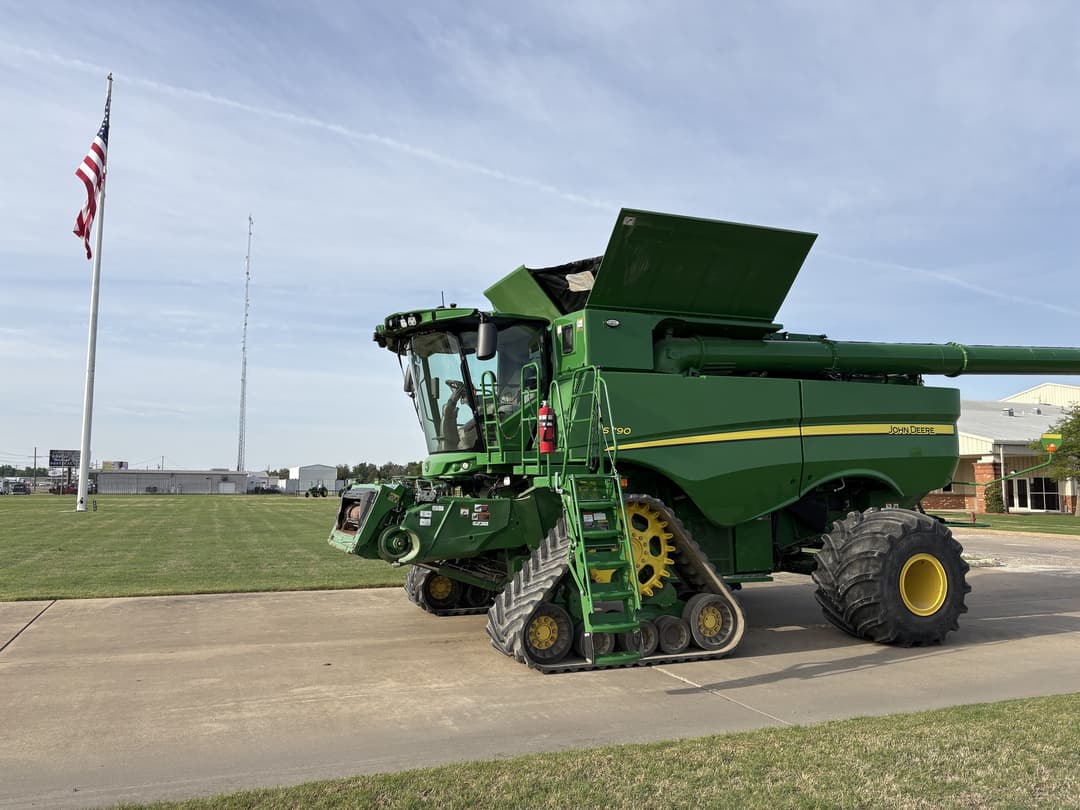 Image of John Deere S790 Image 1