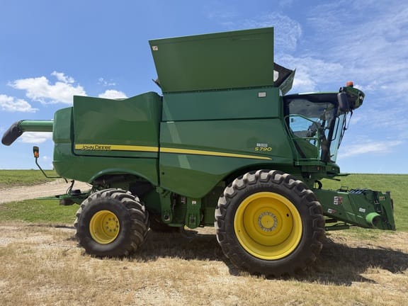 2020 John Deere S790 Equipment Image0