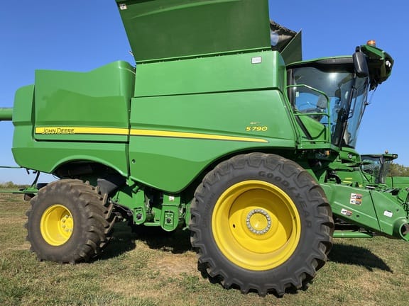 2020 John Deere S790 Equipment Image0