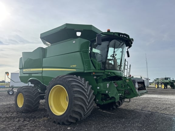 2020 John Deere S790 Equipment Image0