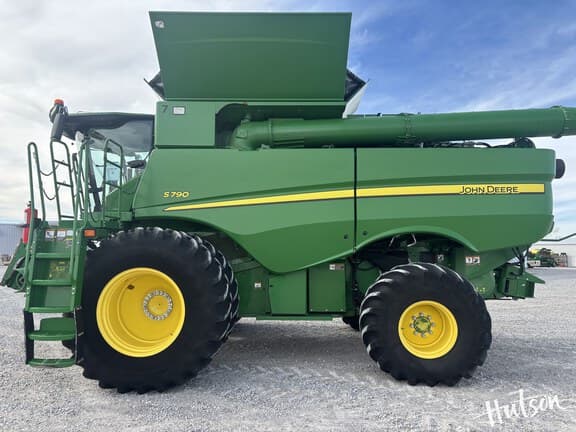 Image of John Deere S790 equipment image 4