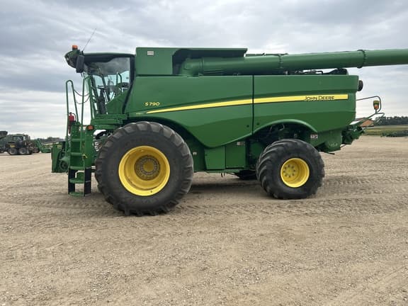 Image of John Deere S790 equipment image 3