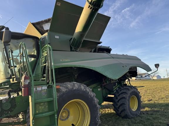 Image of John Deere S790 equipment image 1