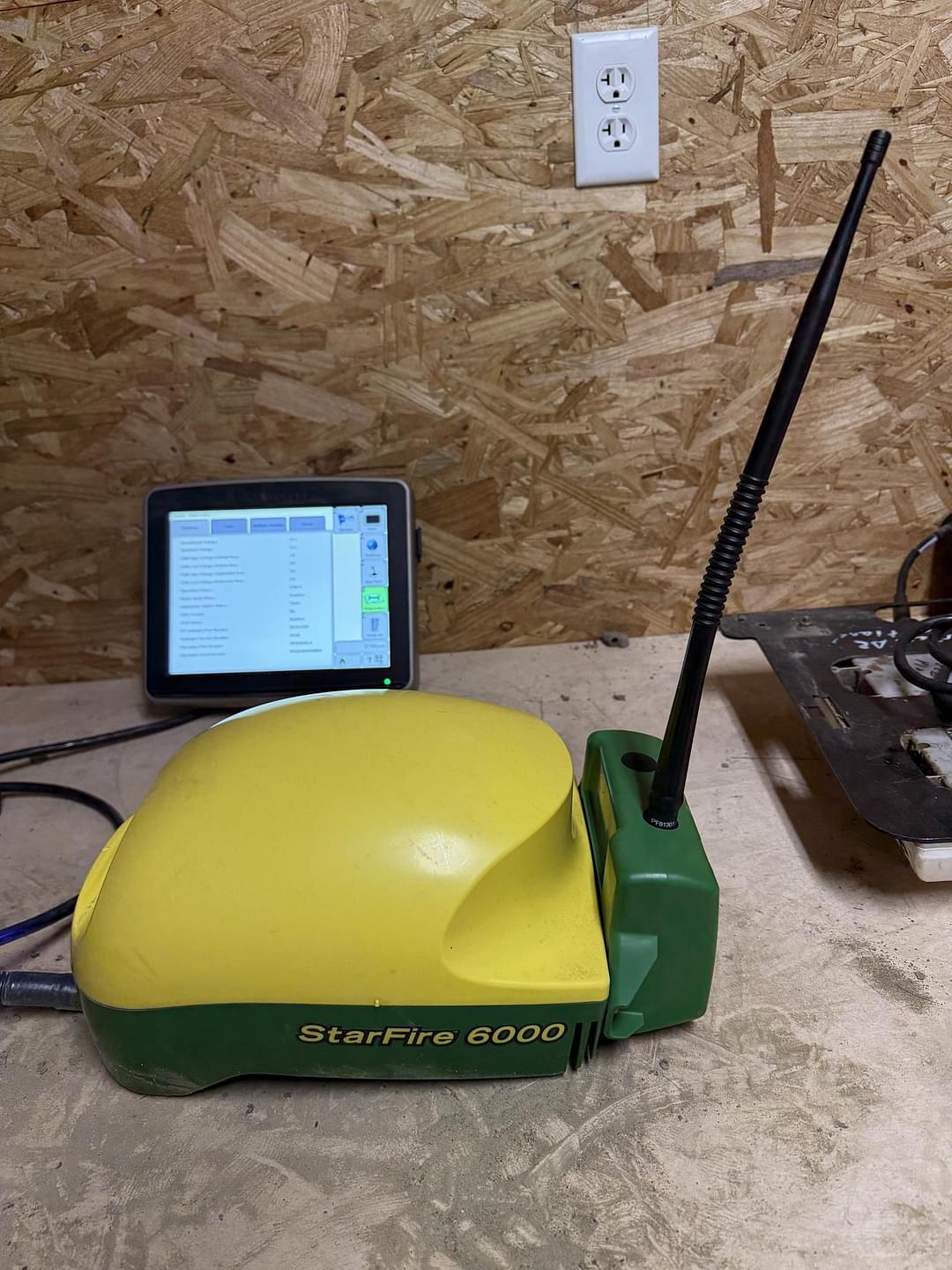 Image of John Deere StarFire 6000 Primary image