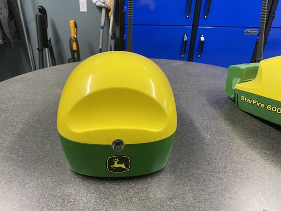 Image of John Deere StarFire 6000 Image 1