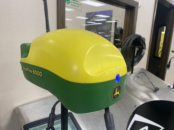 Image of John Deere StarFire 6000 equipment image 3