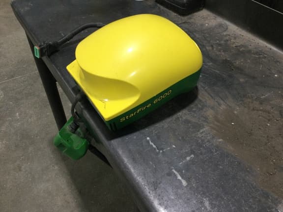 Image of John Deere StarFire 6000 equipment image 3