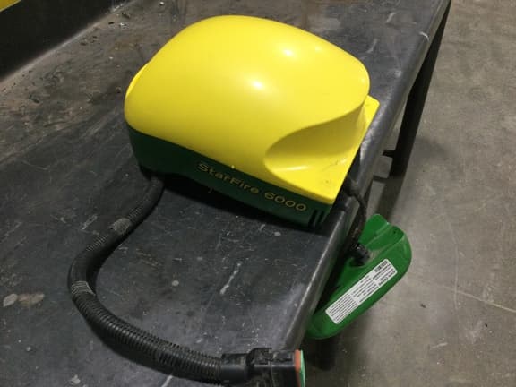 Image of John Deere StarFire 6000 equipment image 4