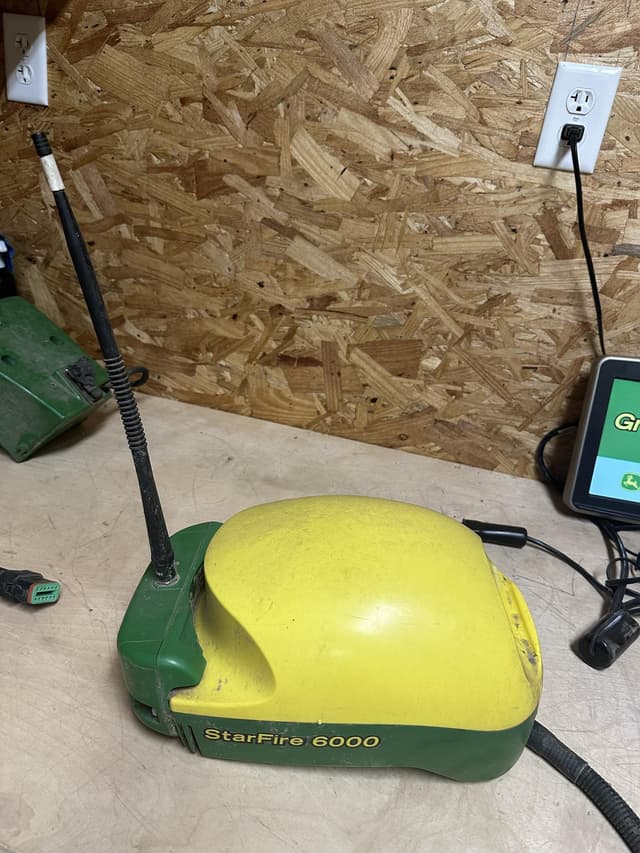 Image of John Deere StarFire 6000 equipment image 1