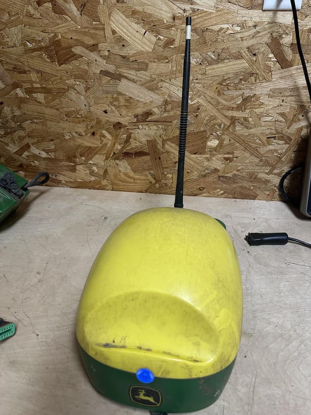 Image of John Deere StarFire 6000 equipment image 2