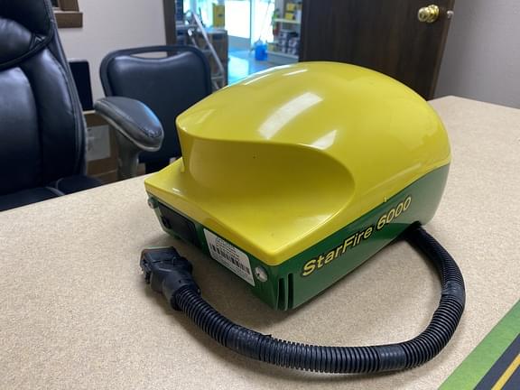 Image of John Deere StarFire 6000 equipment image 3