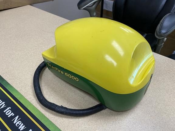 Image of John Deere StarFire 6000 equipment image 2