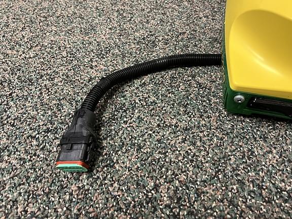 Image of John Deere StarFire 6000 equipment image 4