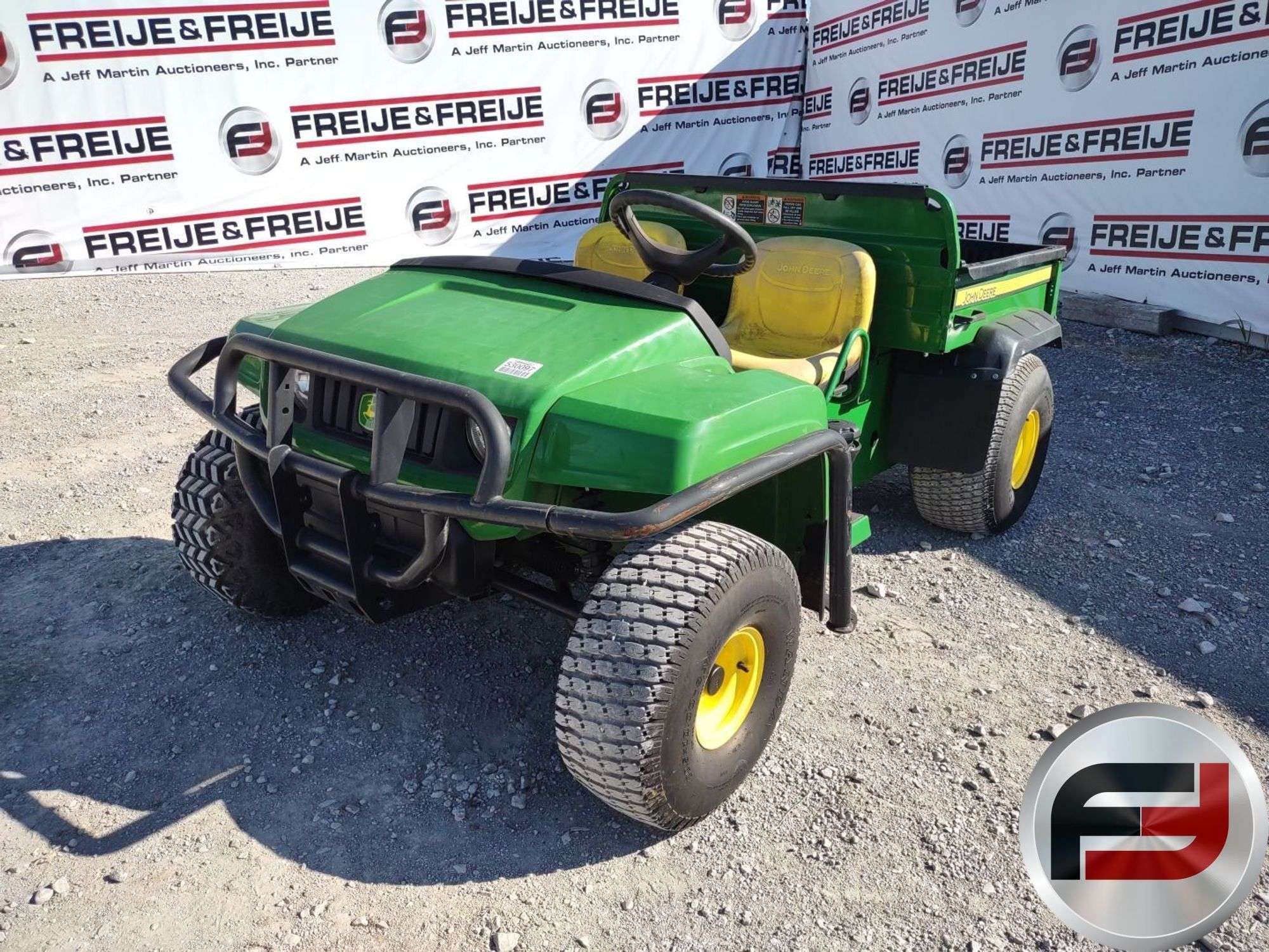 2020 John Deere Gator Equipment Image0