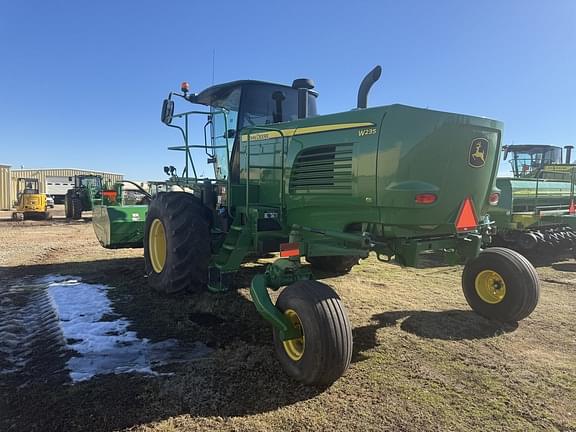 Image of John Deere W235 equipment image 3