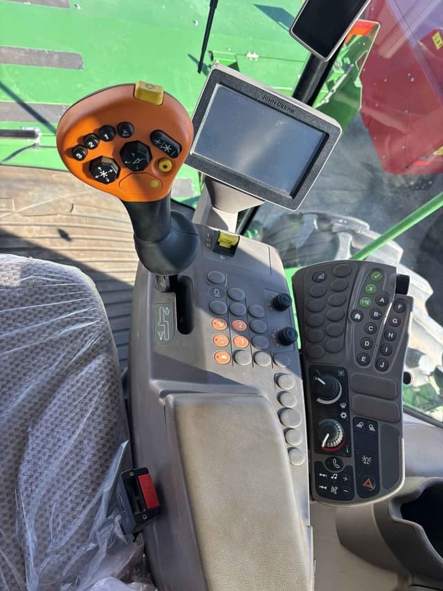 Image of John Deere W235 equipment image 4