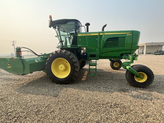 Image of John Deere W235 equipment image 2