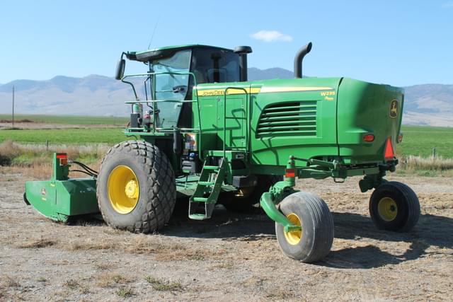 Image of John Deere W235 equipment image 2