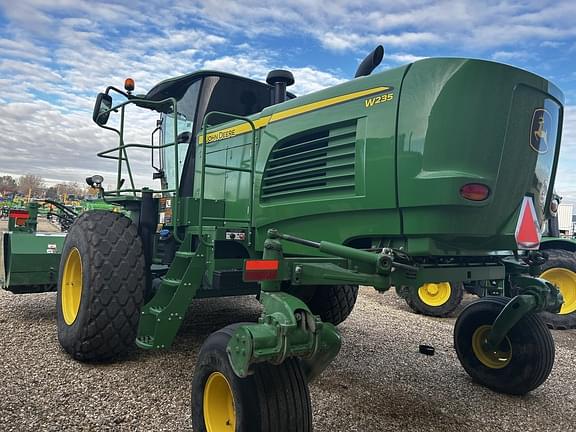 Image of John Deere W235 equipment image 1