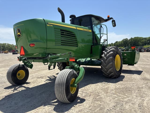 Image of John Deere W235 equipment image 4