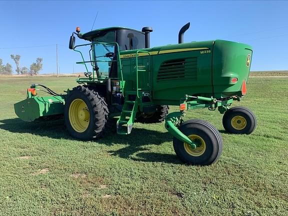 Image of John Deere W235 equipment image 2