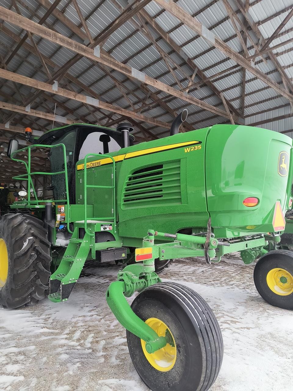 2020 John Deere W235 Equipment Image0
