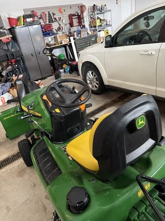 Image of John Deere X330 equipment image 3