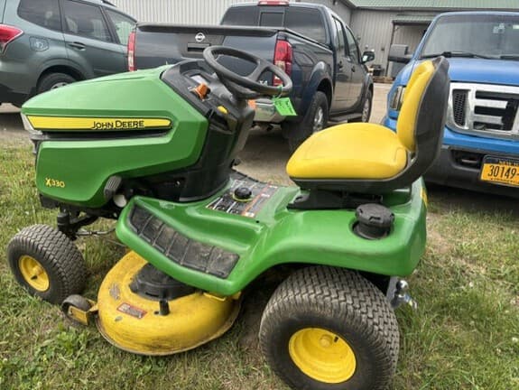 Image of John Deere X330 equipment image 4