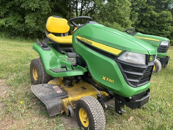 2020 John Deere X330 Equipment Image0