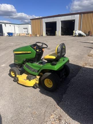 Image of John Deere X330 equipment image 3