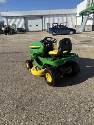 Image of John Deere X330 equipment image 1