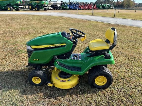 Image of John Deere X330 equipment image 1