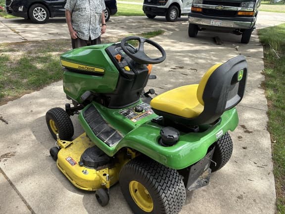 Image of John Deere X350 equipment image 4