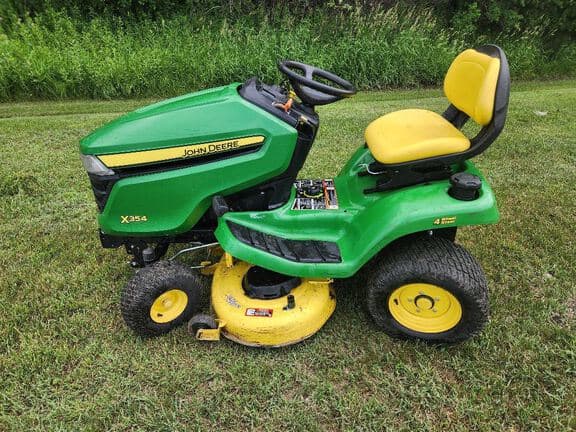 Image of John Deere X354 equipment image 1