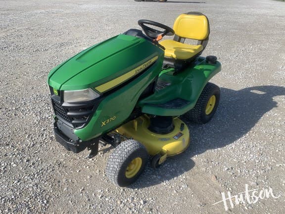 Image of John Deere X370 equipment image 1