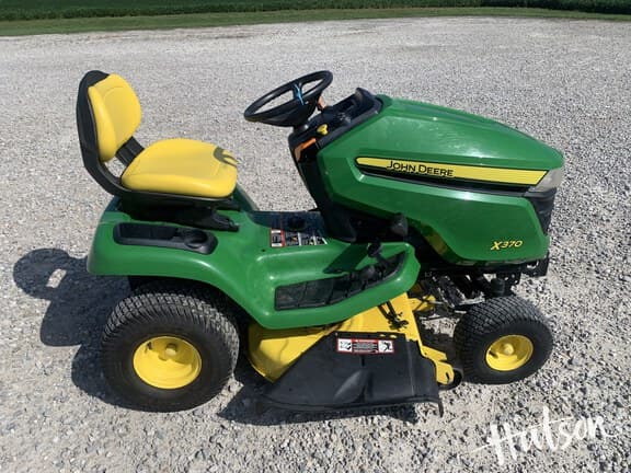 Image of John Deere X370 equipment image 1