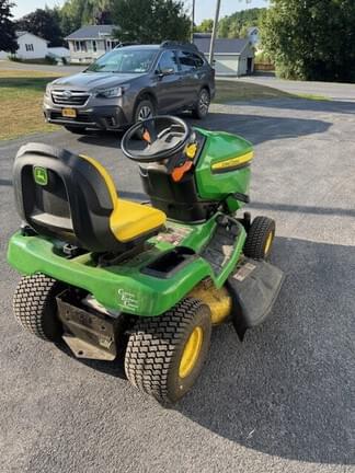 Image of John Deere X370 equipment image 3