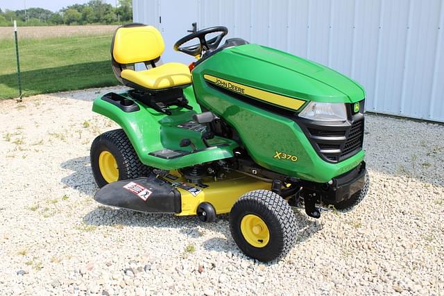 Image of John Deere X370 equipment image 3