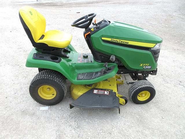 Image of John Deere X370 equipment image 3