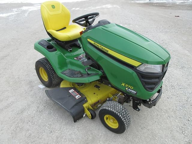 Image of John Deere X370 equipment image 4