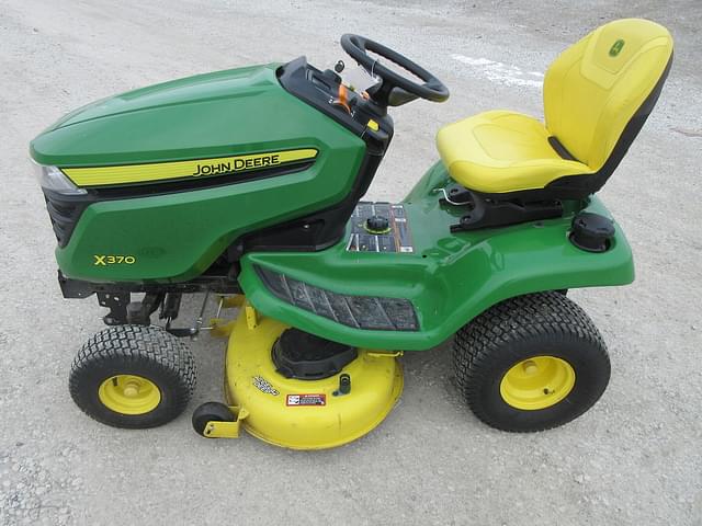 Image of John Deere X370 equipment image 1