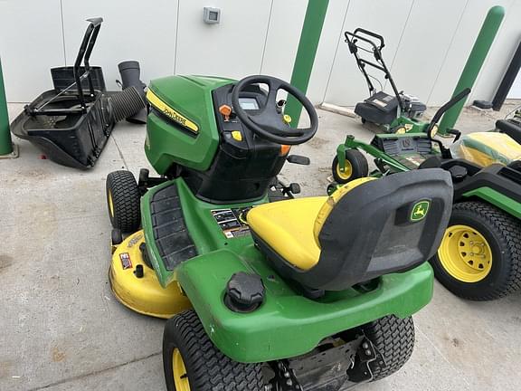 Image of John Deere X370 equipment image 3