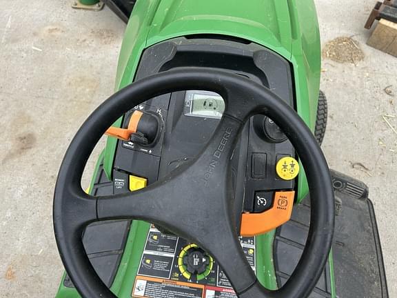 Image of John Deere X370 equipment image 4