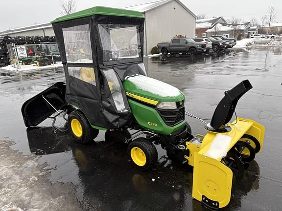 Image of John Deere X390 equipment image 4