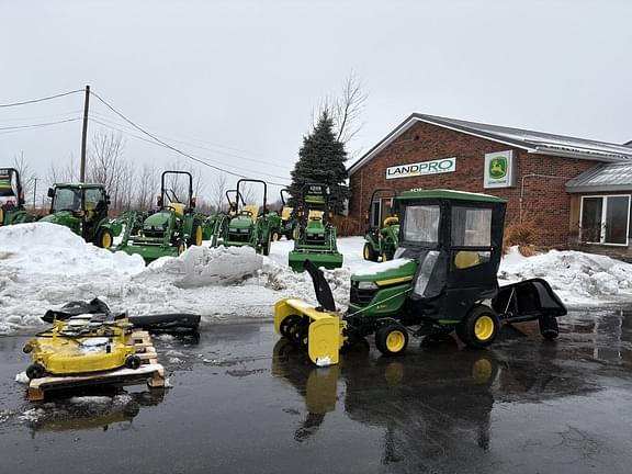 Image of John Deere X390 equipment image 1