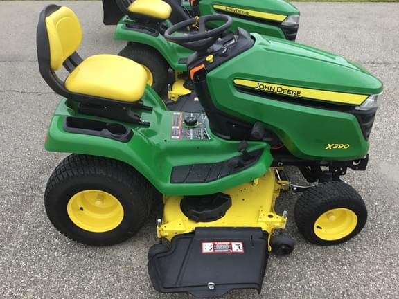 Image of John Deere X390 equipment image 3