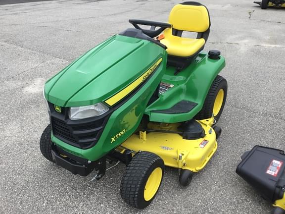 Image of John Deere X390 equipment image 1